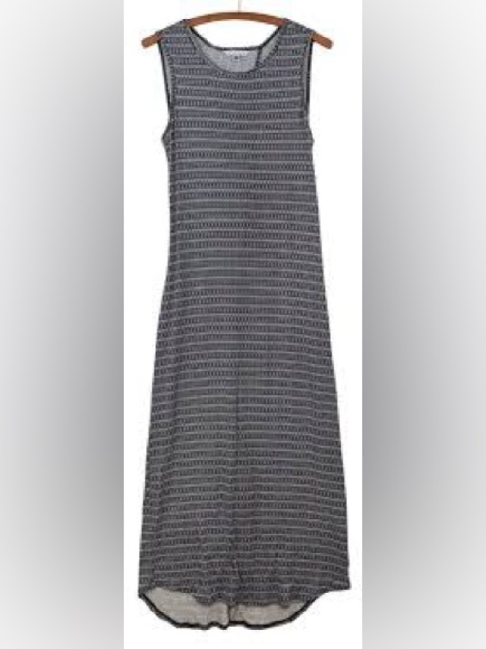 CAbi Sleeveless Dress. M. Sleeveless. Black and White. Maxi. Flowy. Summertime